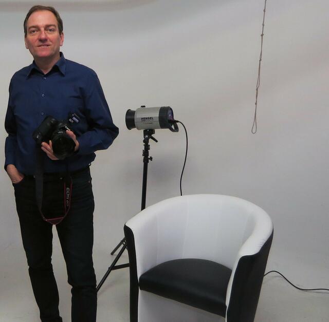 Fotograf Gerhard Fally betreibt Foto Fally in der Wohlmutstraße und ist Vorstand des Einkaufsstraßenvereins „Lebensviertel Stuwerviertel“ | Foto: Sabine Krammer