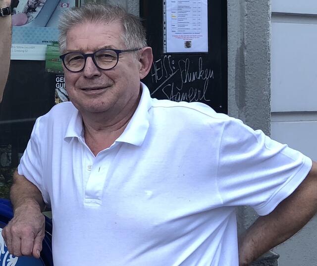 Emmerich Rongits' Landfleischerei Rongits am Allerheiligenplatz 2 hat weiterhin geöffnet und liefert auch. "Wir sind zufrieden. Denn wir sind gesund und haben Arbeit, das ist das wichtigste", so der Brigittenauer.