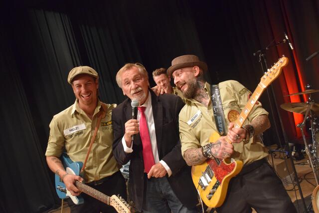 "Es war einmal...": Die Aufnahme eines Konzerts der Ridin' Dudes mit Peter Rapp entstand lange vor der Corona-Pandemie.  | Foto: Werilly