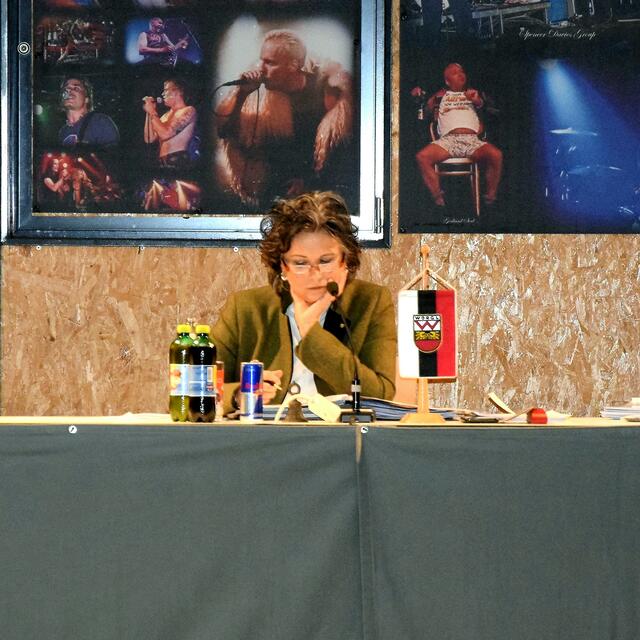 Infos zur Wave-Sanierung in Wörgl, gab es von Bgm. Hedwig Wechner.  | Foto: Schwaighofer