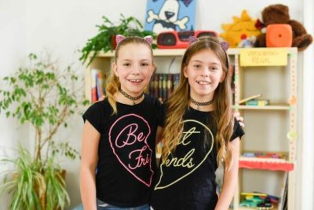 Elena und Gloria schrieben den Song "Hört alle zu" und hoffen auf Unterstützung im Voting. | Foto: Kinder- und Jugendanwaltschaft Steiermark