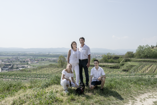 Die Winzerfamilie Rosenberger aus Rohrendorf freut sich über die ausgezeichneten Bewertungen. | Foto: privat