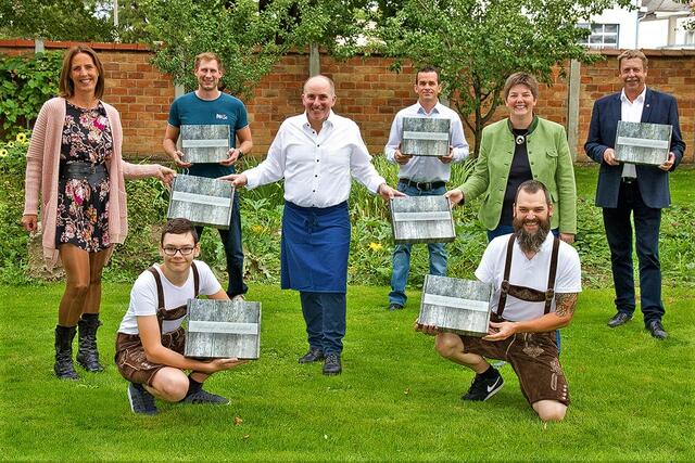 Doris Zucker, Mag. Markus Wegerth, Paul Obendorfer, Roland Krammer, Gerhard Weindl, Sonja Strasser, Franz Obendorfer, Bürgermeister Josef Tatzber.  | Foto: Sonja Strasser 