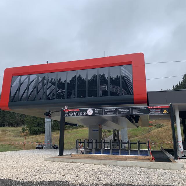 Die Talstation der neuen Bahn. | Foto: Steinplatte