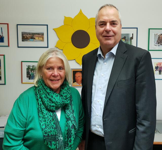 Obfrau Heide Janik freut sich über die Unterstützung von Sony DADC und President Dietmar Tanzer. | Foto: Salzburger Kinderkrebshilfe