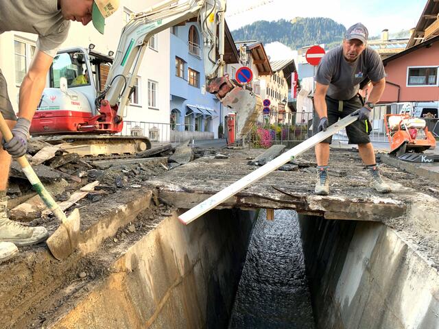 In der Unteren Gänsbachgasse wurde die desolate Brücke erneuert. | Foto: M. Rettenwander