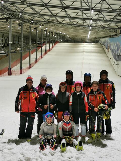 Im Sommer trainierte eine Abordnung der Skisektion des ESV St. Veit in der Skihalle im Alpincenter Hamburg-Wittenburg.