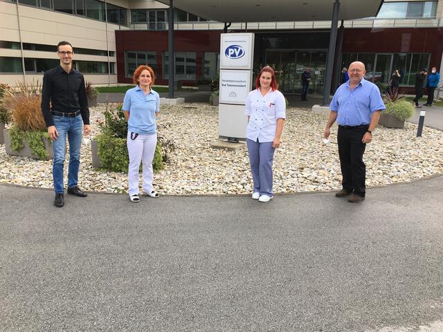 Vida-Landesgeschäftsführer Oliver Krumpeck gratuliert Natascha Miklos, Janine Pratscher und Gerhard Freingruber (v.l.). | Foto: ÖGB