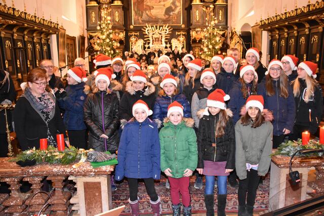 Adventklänge 2019, Stiftskirche Waldhausen. Chor der Mittelschule Waldlhausen.  | Foto: Zinterhof