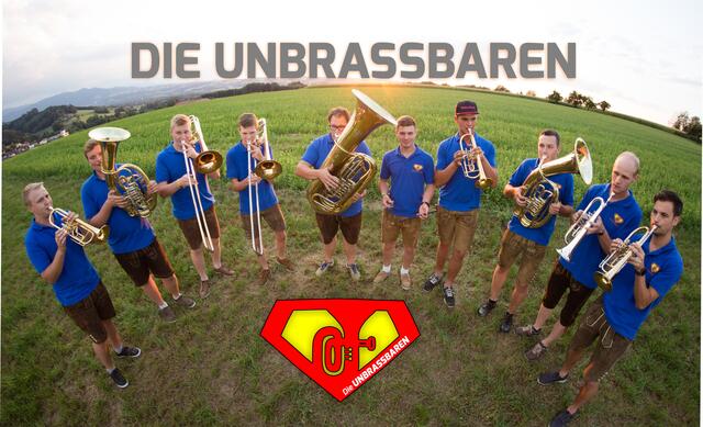 10 Musiker und eine reizende Sängerin bilden „Die Unbrassbaren“. 2018 schloss sich die Gruppe zusammen, welche Rohr, Kremsmünster, Wartberg und Inzersdorf ihre Heimat nennen. Ihre Musikrichtung ist die moderne Blasmusik. | Foto: Die Unbrassbaren