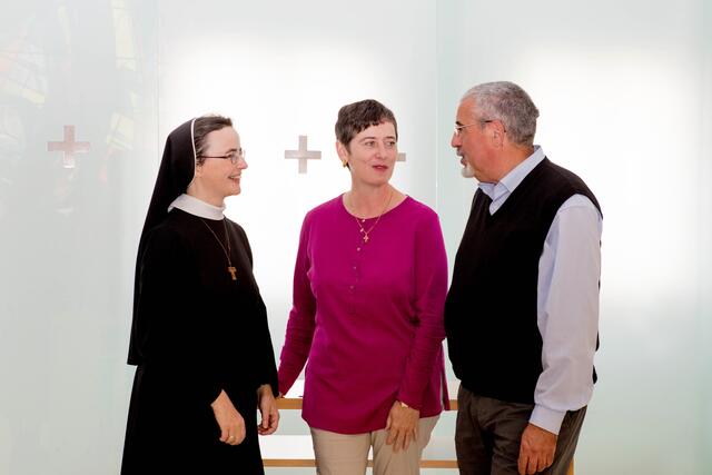 Das Seelsorge-Team im Krankenhaus Braunau besteht aus Katharina Franz, Martina Lainer und Gerhard Pichler (v.l.n.r.).  | Foto: Krankenhaus Braunau