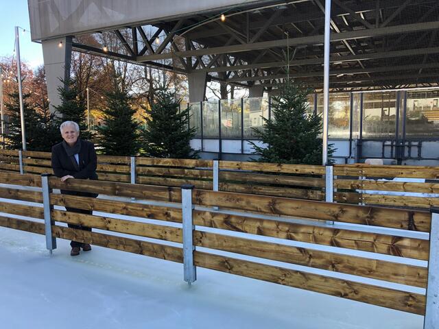 Klaus Hinterberger ist stolz auf das neue Winterangebot im Volksgarten. | Foto: Lisa Gold