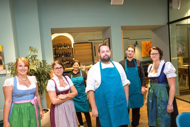 Das Team der Macherei. Das Restaurant im Brucker Stadtzentrum hat seit Mai geöffnet. | Foto: Klaus Morgenstern