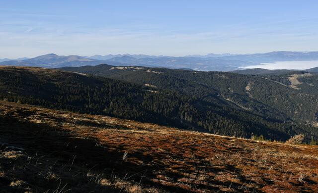 der Blick reicht bis in die Obersteirische Bergwelt