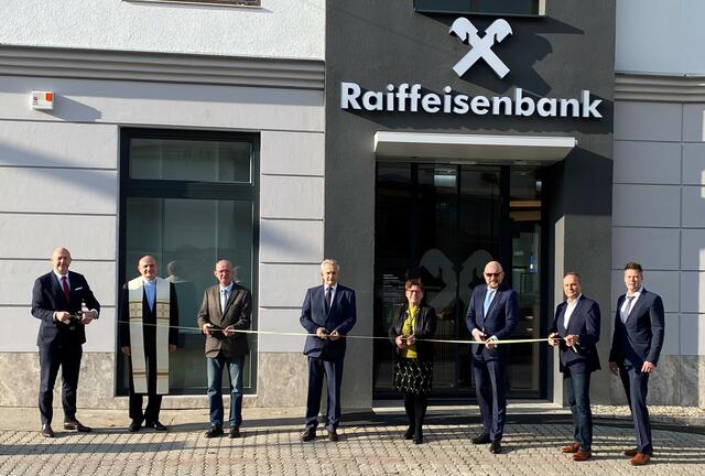 modernes-und-nachhaltiges-bankkonzept-tulln