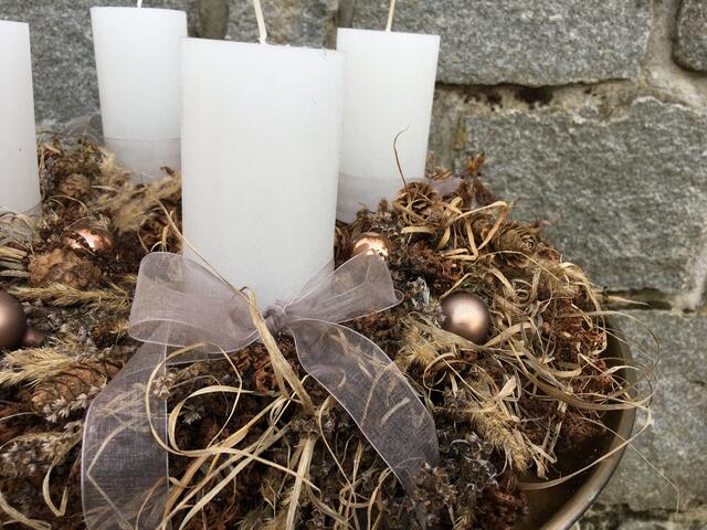 Im Trend: Dried-Flowers-Adventkränze.  | Foto: Alle Fotos: Marlies Resch