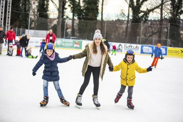 Dem gemeinsamen Vergnügen auf dem Eis steht hoffentlich ab 8. Dezember nichts mehr im Wege. | Foto: Caro Strasnik