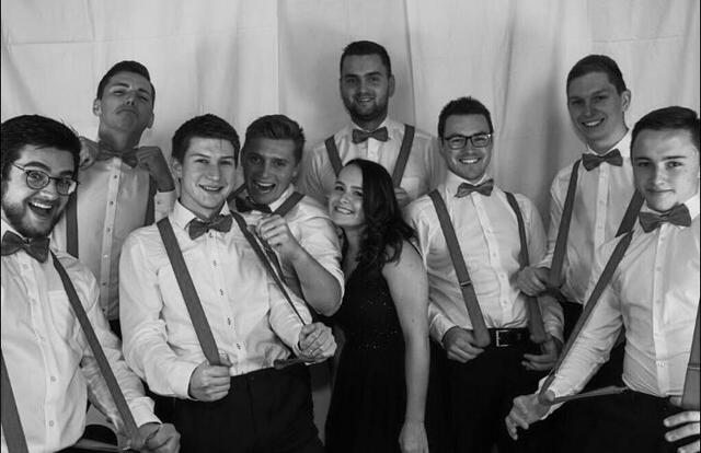 Die 9 Musiker spielen und singen seit 2018 gemeinsam unter dem Namen „Brassdorfer“. Sie vertreten den Bezirk Braunau beim Band Contest, stammen die Musiker doch auch Tarsdorf und St. Radegund. Blasmusik mit moderner Ausrichtung ist ihr Genre. | Foto: Brassdorfer