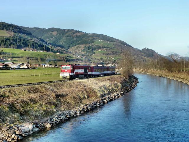 Noch fährt die Pinzgauer Lokalbahn mit Diesel, doch das könnte sich bald ändern. | Foto: Pinzgauer Lokalbahn