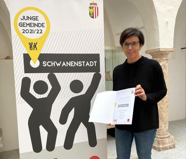 Erstmals Jugend-Zertifikat für Schwanenstadt. Doris Staudinger: Ehre und Aufgabe zugleich.