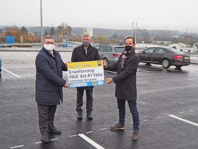 Landesrat Ludwig Schleritzko, Walter Wieseneder (Bgm. von Bergland) und Christian Ebner BA (ASFINAG – Geschäftsführer) | Foto: NÖ Straßendienst