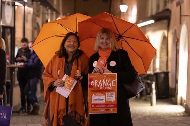  Barbara Schubert, Präsidentin 2019 SI Club Salzburg mit Birgit Thaler-Haag, Leiterin des Salzburger Frauenhauses (v.l.). | Foto: Soroptimist Club Salzburg