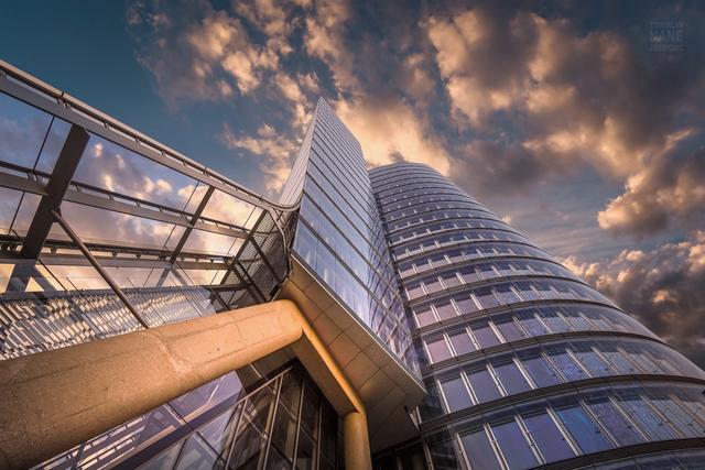 Der österreichische Versicherer Uniqa teilte am Mittwoch mit, dass das Unternehmen bis 2022 600 Jobs abbaut. Im Bild der Uniqa Tower am Wiener Donau-Kanal. | Foto: Uniqa