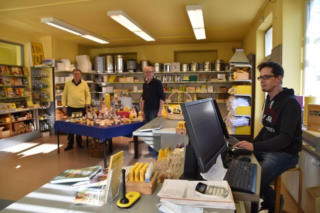 Hunderte Produkte finden sich im großzügigen Verkaufsraum der Imster Imkergenossenschaft. | Foto: Fotos: Perktold