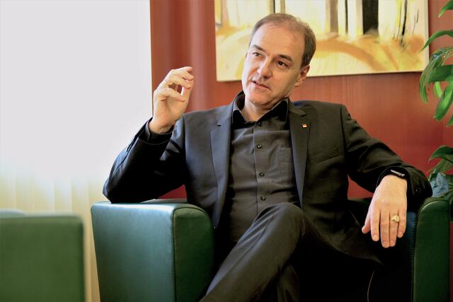 LR Leonhard Schneemann will sich die Hasspostings nicht gefallen lassen. | Foto: Büro Schnemann