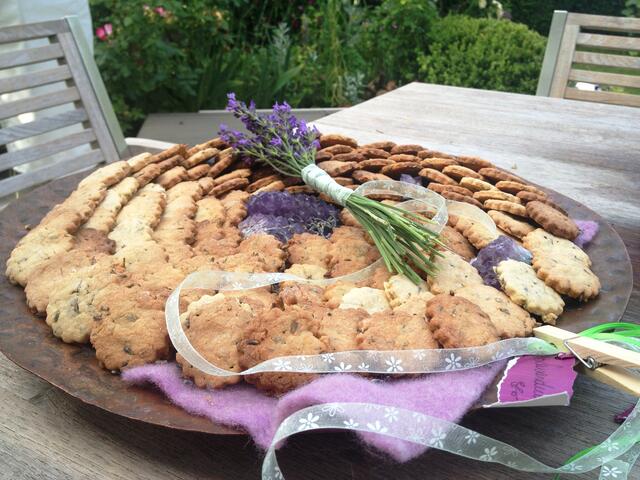 Tipps für Rezepte wie Lavendel-Kekse gibt es in der Homepage.