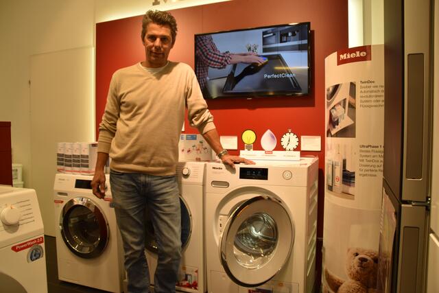 Telefonberatung: Sebastian Stenzel im Miele Center.