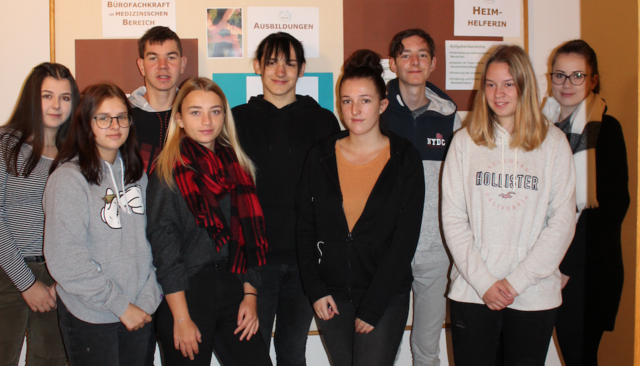 Sofort nach Schulbeginn wurden alle Schüler auf Online-Lernplattformen eingeschult und konnten das Arbeiten mit dieser Lernplattform im Unterricht üben.