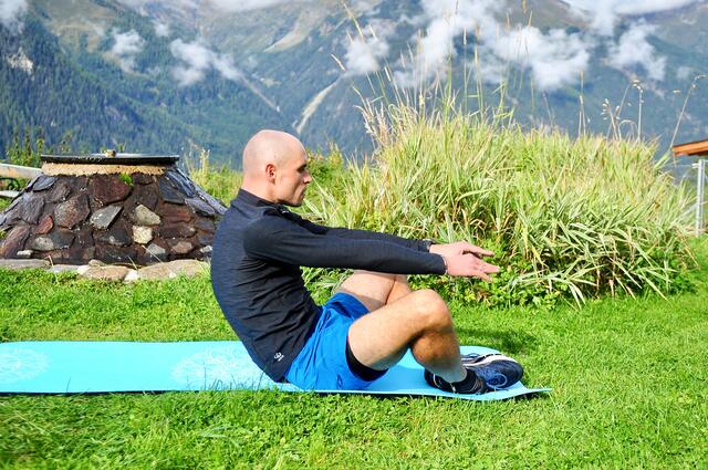 Fit in den Winter mit Gerald Kammerlander - Übung 10: Sit Ups | Foto: Hassl