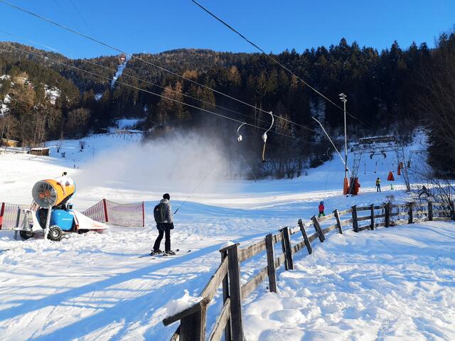 So kann die Riefe auch heuer aussehen: Ein ehrenamtliches Gespann im Talkessel hat sich für den Betrieb des Zammer Riefenliftes eingesetzt. | Foto: Corinna Zangerl-Falkeis
