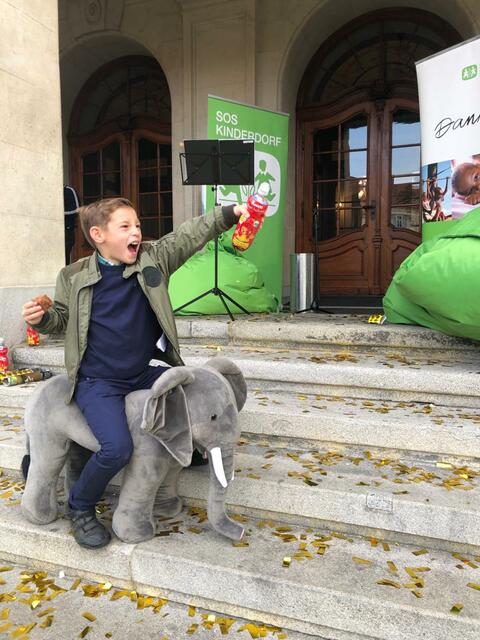 Stolzer Sieger: Das SOS-Kinderdorf bat Kinder, sich ihre Umgebung mit einer halben Tonne Lego selbst zu bauen.