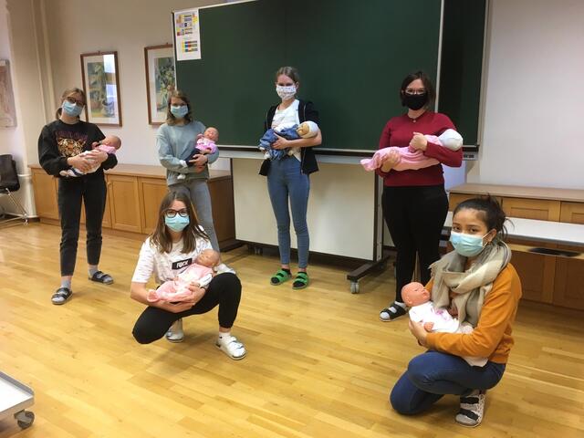 Die Babyfit-Ausbildung hat in der Woche nach Allerheiligen stattgefunden und den Schülerinnen großen Spaß gemacht.