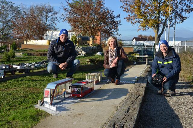  Obmann Fritz Prenner, Marie-Luise Fonatsch, Modellbauer Roland Fink | Foto: Fonatsch