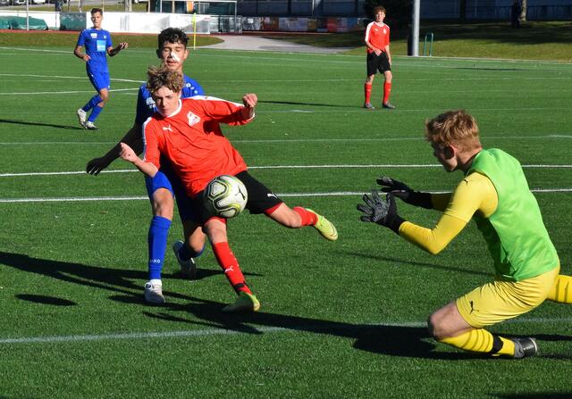 Romeo Praschberger (rot) – SV Langkampfen. | Foto: Schwaighofer