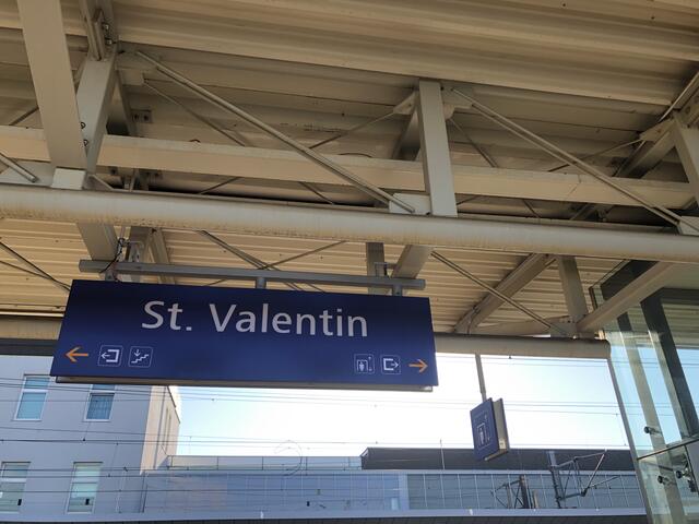 Das neue Einfahrtssystem beim Bahnhof St. Valentin soll „Falschparker“ ohne gültigen Fahrschein entlarven.