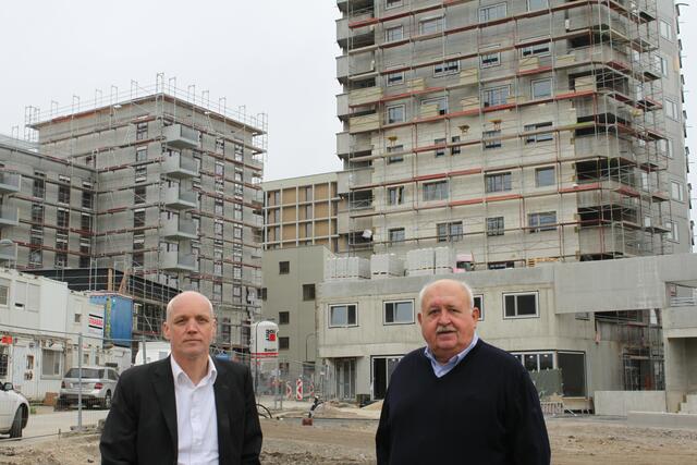 David Maier und Ernst Paleta (r.) wollen mit ihrer Petition auf die Probleme in Liesing aufmerksam machen.