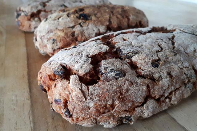 Saftiges Apfelbrot - auch ein schönes Geschenk!
