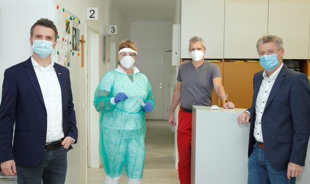 WKO-Obmann Andreas Höllinger, Mitarbeiterin Michaela Pfoser, Ärztevertreter Werner Stütz und WKO-Leiter Klaus Grad.
