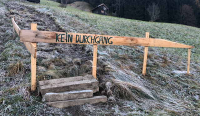 So schaut's seit rund einem Monat aus, am Weg Birkanger in Mieders.