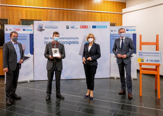 "Gabriel Chemie" konnte sich in diesem Jahr gegen 36 Konkurrenten durchsetzen. Bei der Preisverleihung gratulierten Wolfgang Ecker, Johanna Mikl-Leitner und Jochen Danninger Lukas Houska (2.v.l.) | Foto: NLK Filzwieser