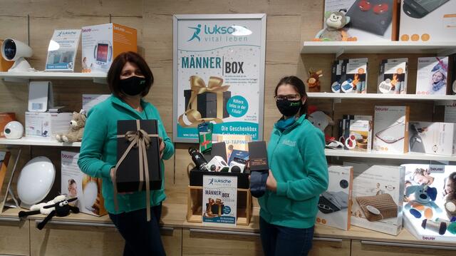 Dagmar Förster und ihr Team stellen als Geschenkidee die "Männerbox" vor.