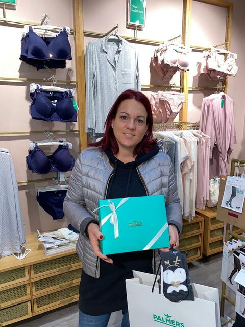 Sinnliche Unterwäsche liefert der Palmers Shop in Herzogenburg kontaktlos zu Ihnen nach Hause. | Foto: Angerer