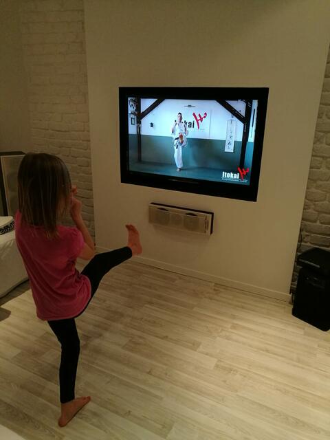 Die Itokai Online-Trainings halten Kids und Erwachsene fit.