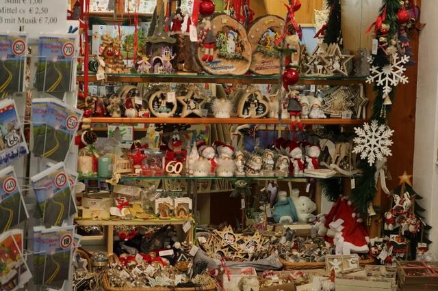 Nicht nur alles rund um's Holzspielzeug finden sie bei "holzspielzeug-wallisch" aus Neulengbach, sondern Geschenkartikel für alle Anlässe. | Foto: M. Wallisch