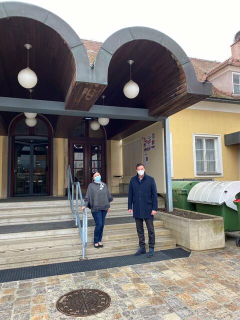 Die Stadtgemeinde Bärnbach mit Bgm. Jochen Bocksruker an der Spitze stellt Dr. Vera Hohl und Martin Korsatko das Volksheim für Testungen zur Verfügung. | Foto: KK