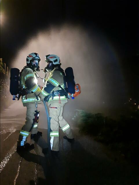 Die Freiwillige Feuerwehr See beim Brandeinsatz bei der Volksschule Kappl. | Foto: Feuerwehr See